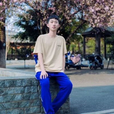 张殊晗1.jpg